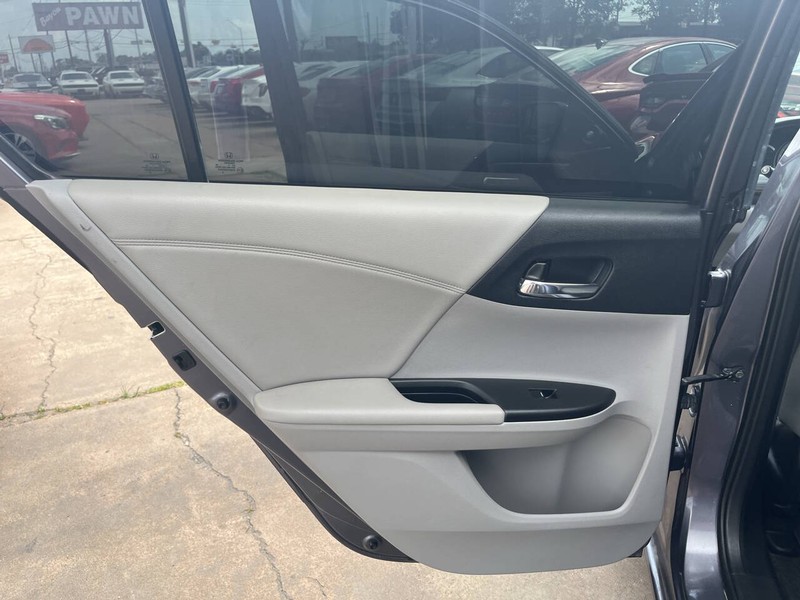 Honda Accord Sedan Vehicle Image 16