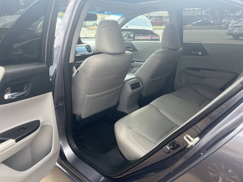 Honda Accord Sedan Vehicle Image 17