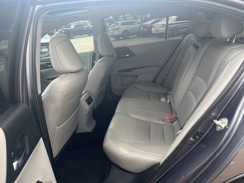 Honda Accord Sedan Vehicle Image 18