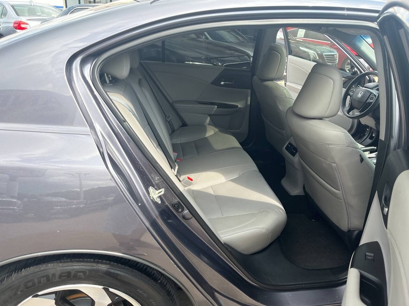 Honda Accord Sedan Vehicle Image 20