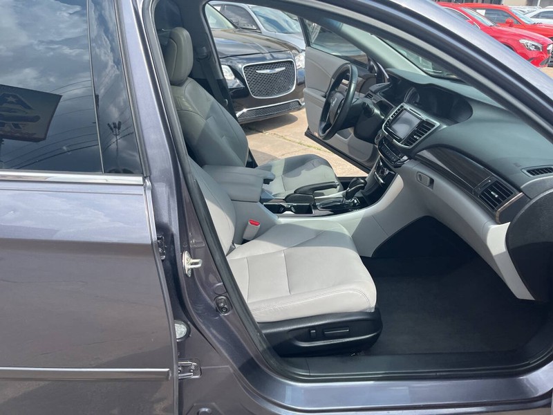 Honda Accord Sedan Vehicle Image 21