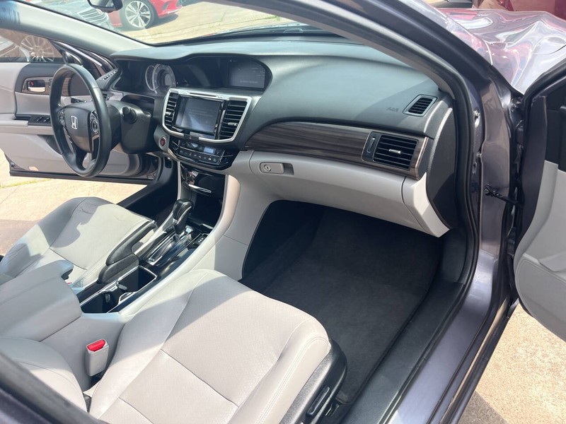 Honda Accord Sedan Vehicle Image 22