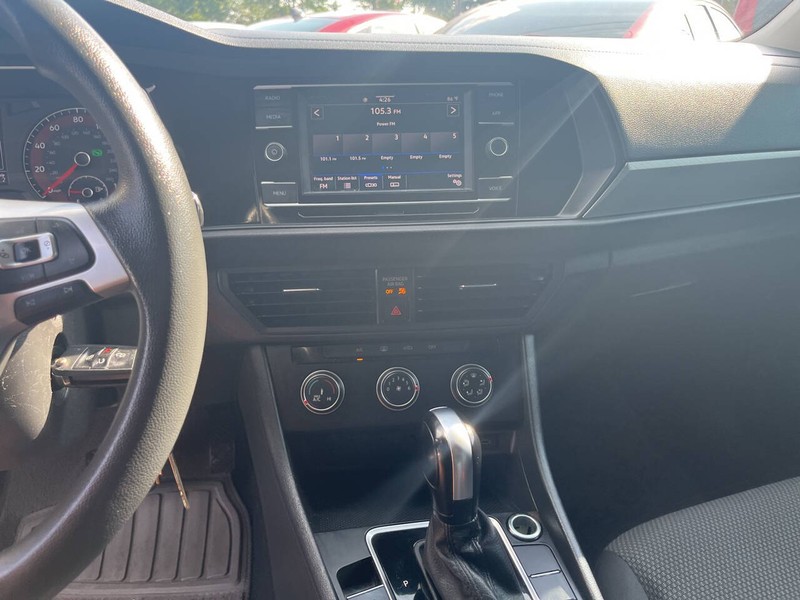 Volkswagen Jetta Vehicle Image 11