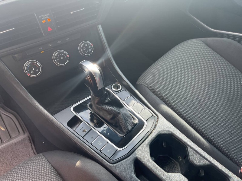 Volkswagen Jetta Vehicle Image 14