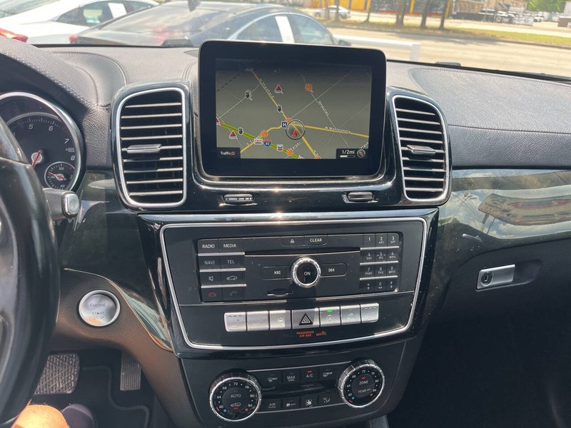 Mercedes-Benz GLS Vehicle Image 14