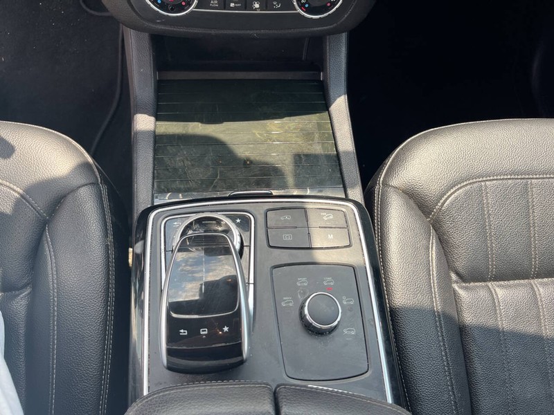 Mercedes-Benz GLS Vehicle Image 16