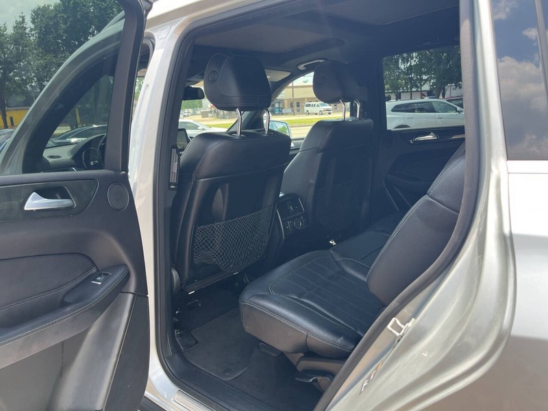 Mercedes-Benz GLS Vehicle Image 17