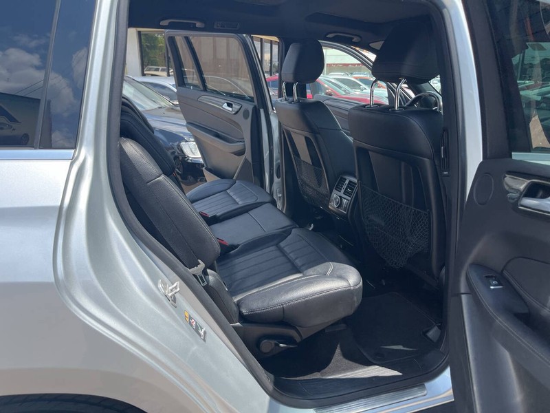 Mercedes-Benz GLS Vehicle Image 23