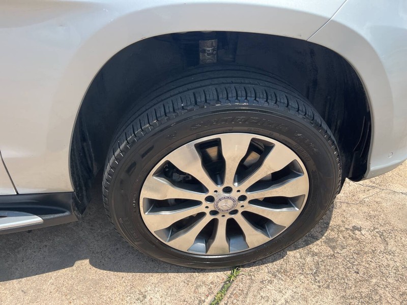Mercedes-Benz GLS Vehicle Image 25