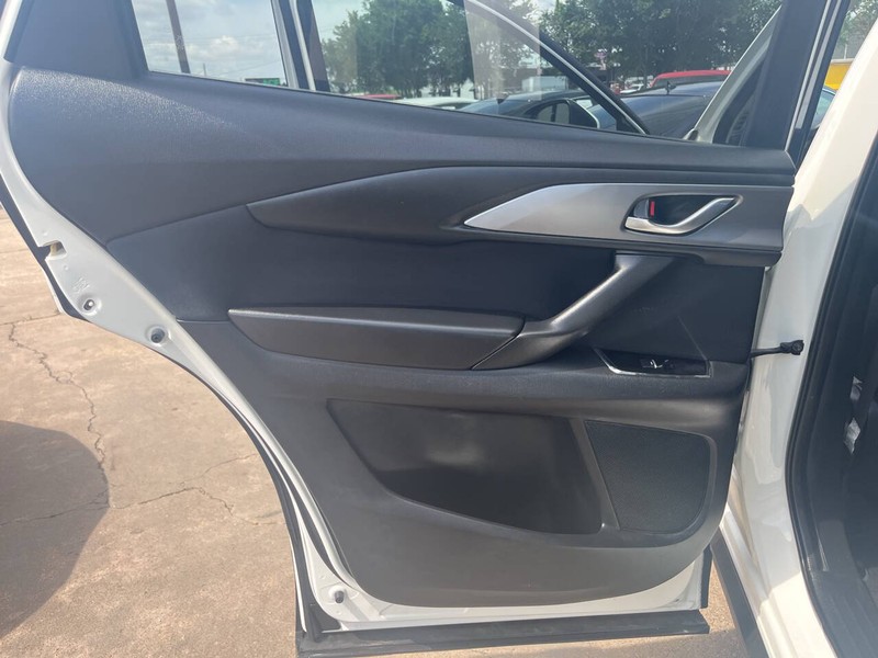 Mazda CX-9 Vehicle Image 13