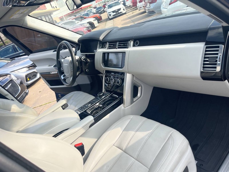 Land Rover Range Rover Vehicle Image 30