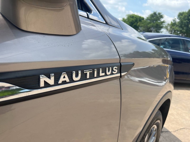Lincoln Nautilus Vehicle Image 23