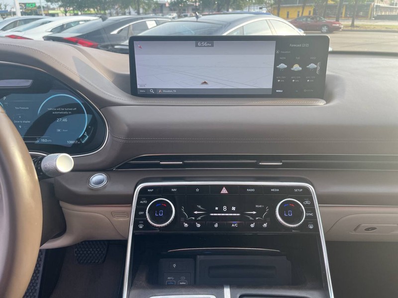 Genesis GV80 Vehicle Image 15