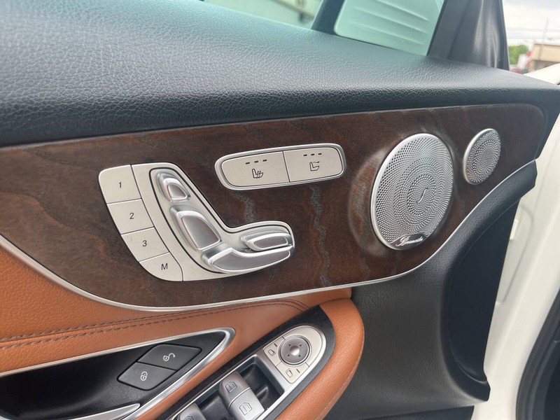 Mercedes-Benz C-Class Vehicle Image 08