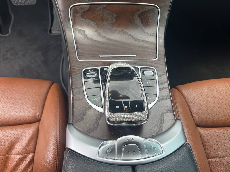 Mercedes-Benz C-Class Vehicle Image 17