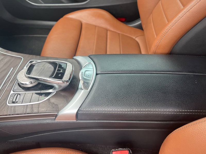 Mercedes-Benz C-Class Vehicle Image 18