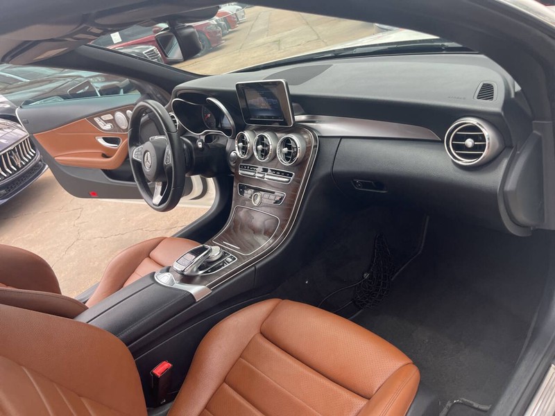 Mercedes-Benz C-Class Vehicle Image 22