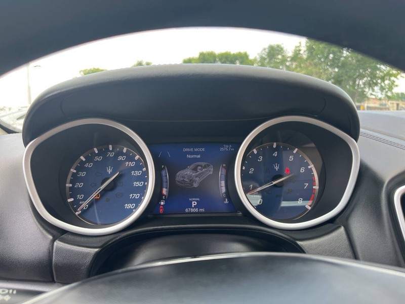 Maserati Ghibli Vehicle Image 11