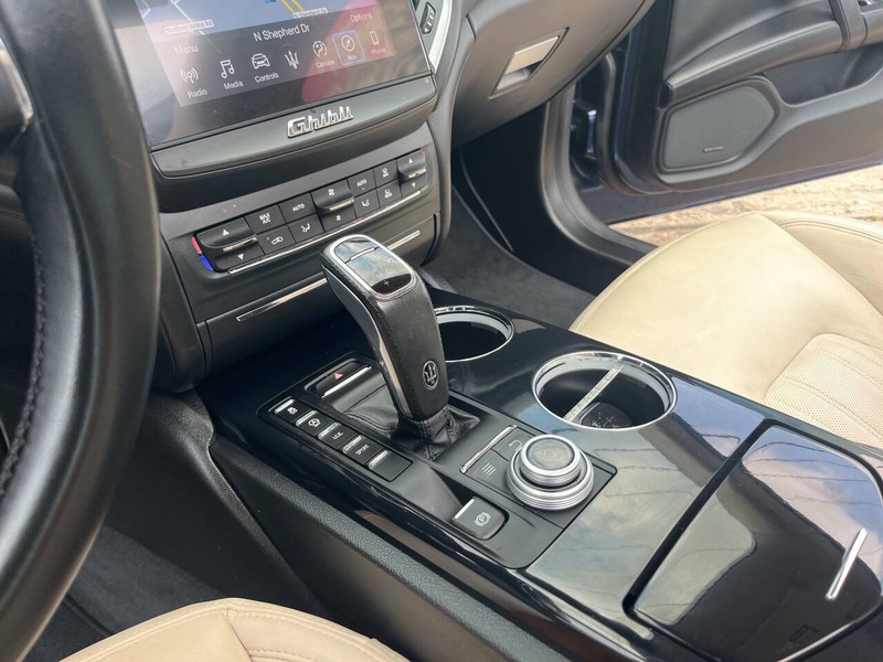 Maserati Ghibli Vehicle Image 13