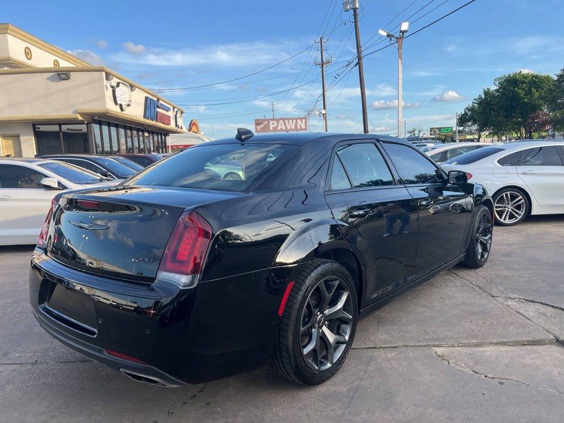 Chrysler 300 Vehicle Image 04