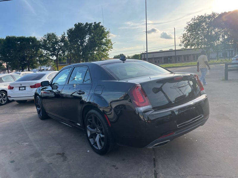 Chrysler 300 Vehicle Image 05