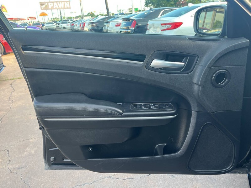 Chrysler 300 Vehicle Image 06