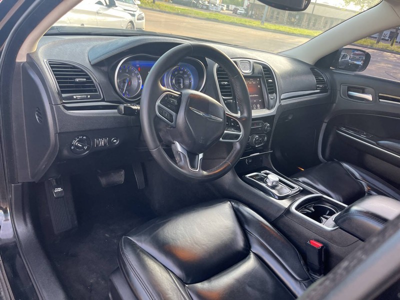 Chrysler 300 Vehicle Image 07