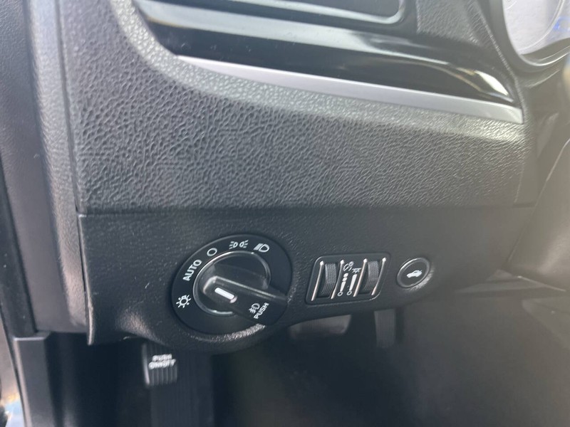 Chrysler 300 Vehicle Image 09