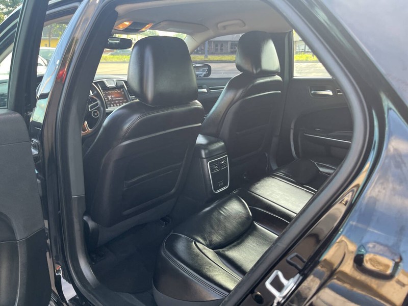 Chrysler 300 Vehicle Image 14