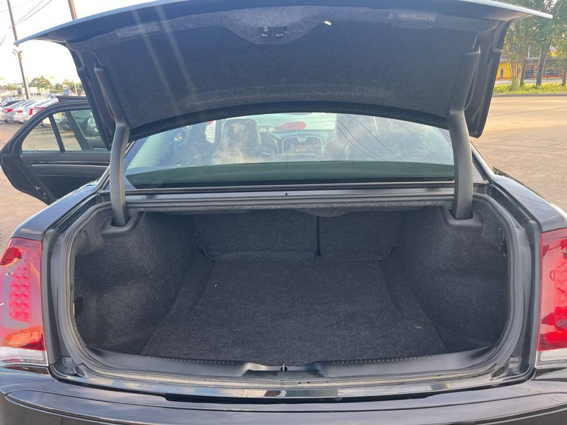 Chrysler 300 Vehicle Image 15