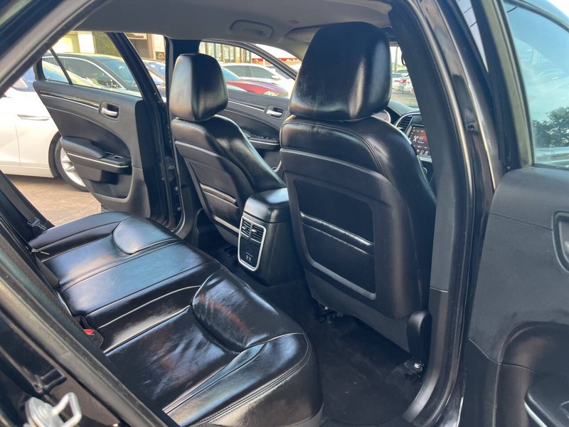 Chrysler 300 Vehicle Image 17