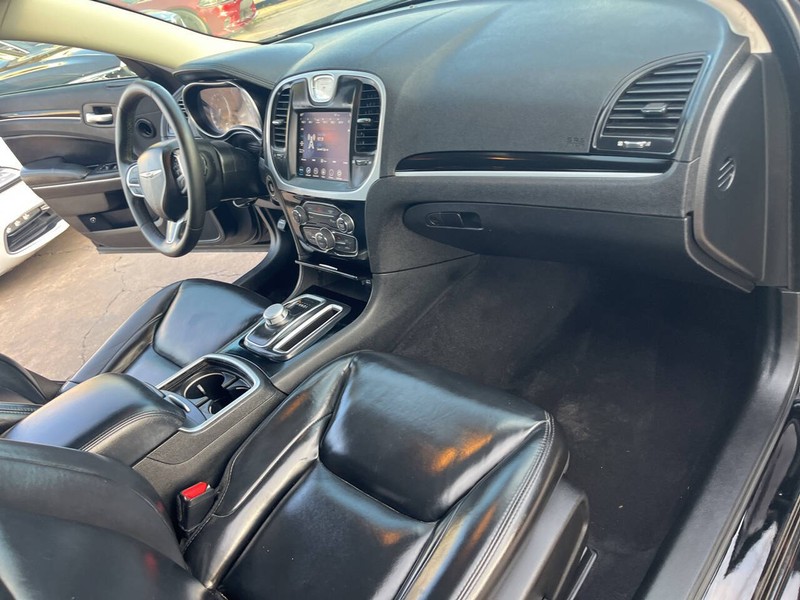 Chrysler 300 Vehicle Image 19