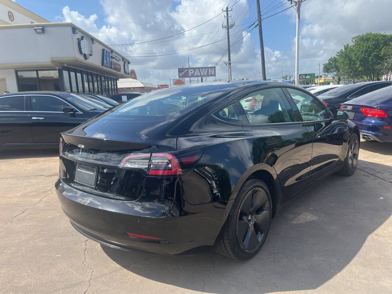 Tesla Model 3 Vehicle Image 04