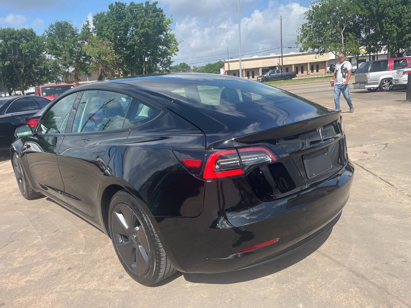 Tesla Model 3 Vehicle Image 05