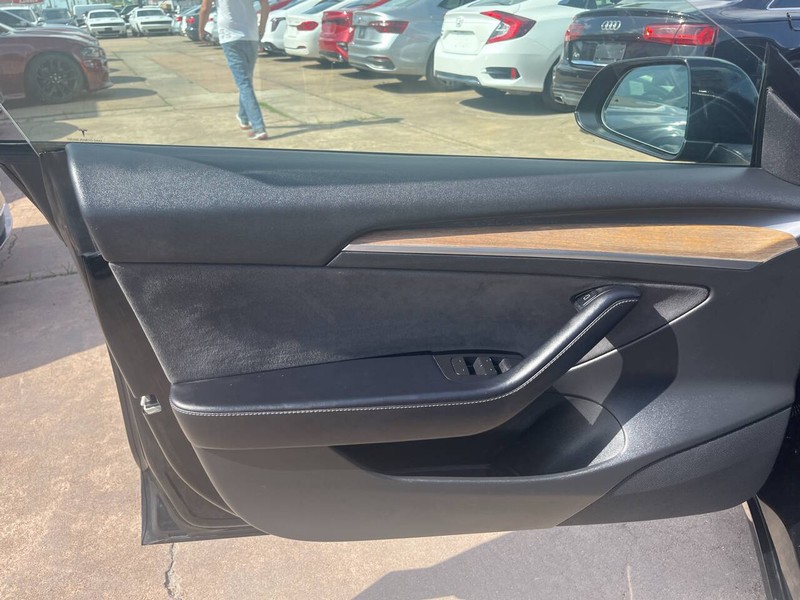 Tesla Model 3 Vehicle Image 06