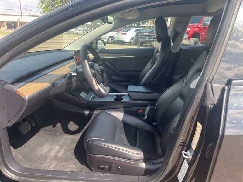 Tesla Model 3 Vehicle Image 07