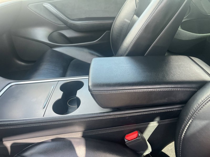 Tesla Model 3 Vehicle Image 11