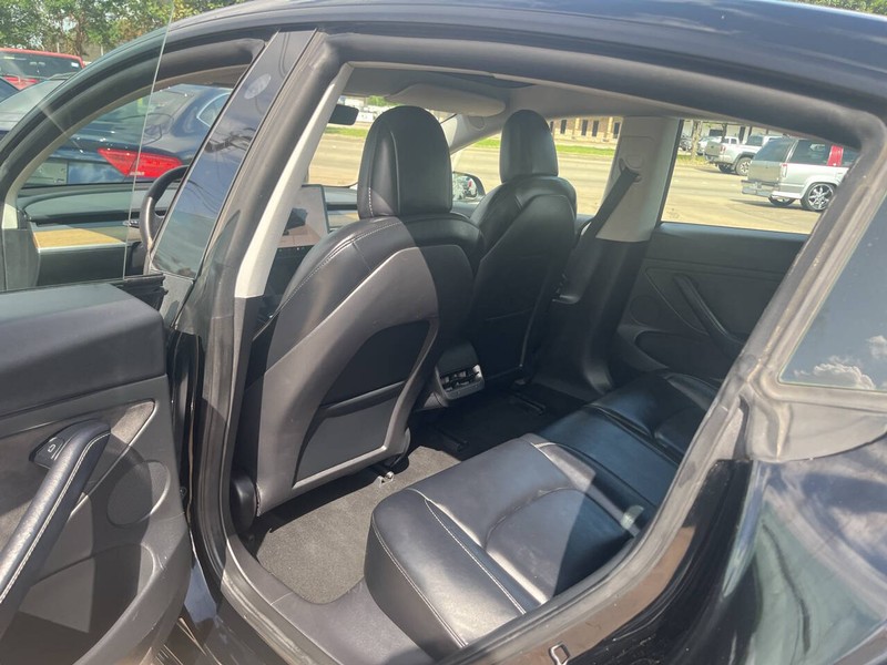 Tesla Model 3 Vehicle Image 13
