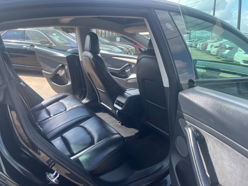 Tesla Model 3 Vehicle Image 23
