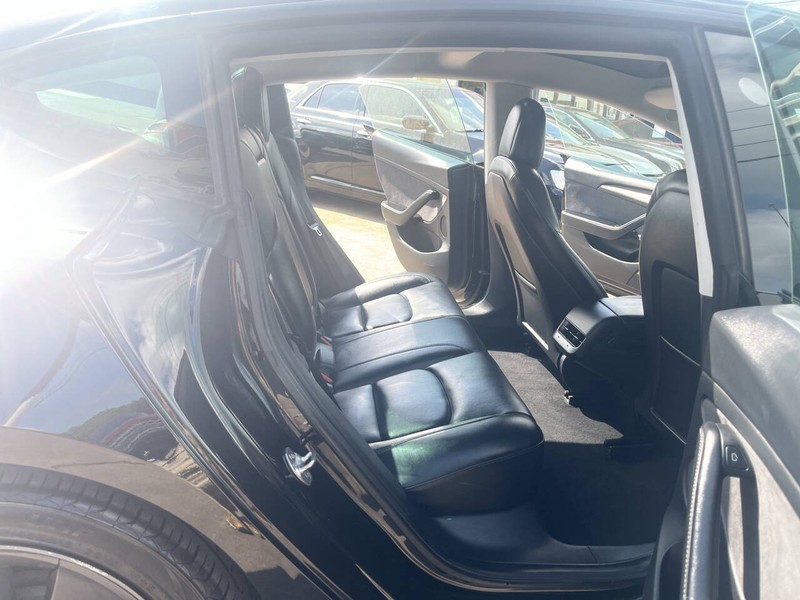 Tesla Model 3 Vehicle Image 24