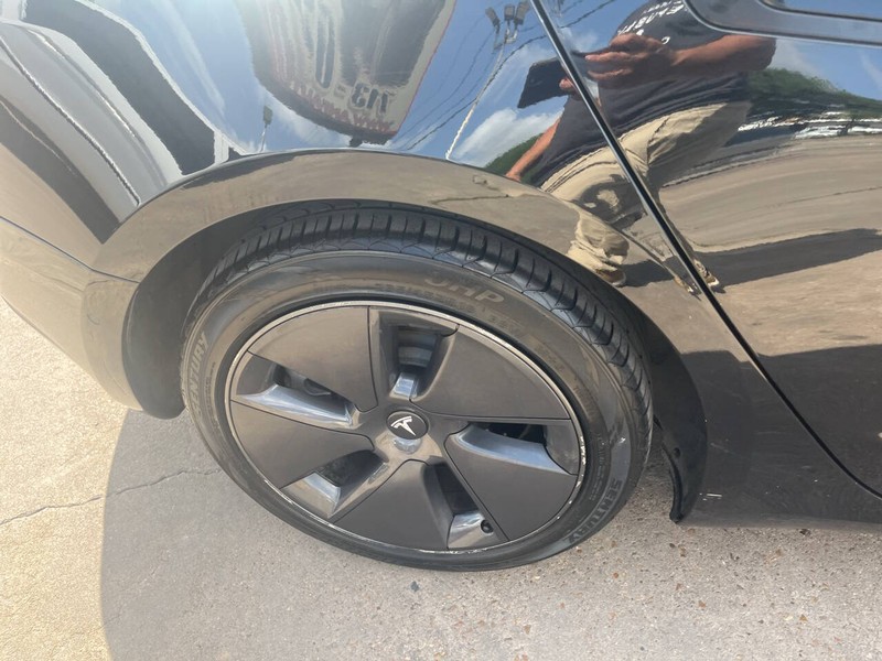 Tesla Model 3 Vehicle Image 29