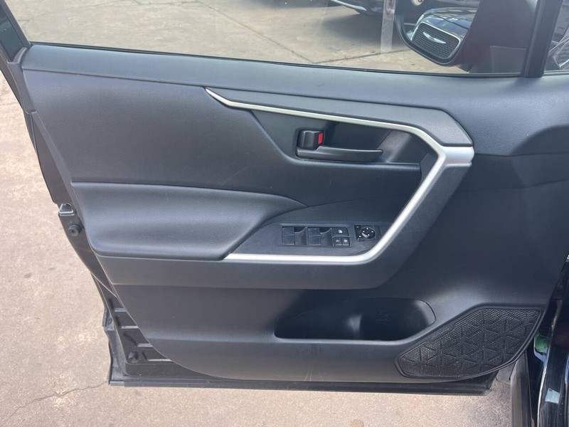 Toyota RAV4 Vehicle Image 05