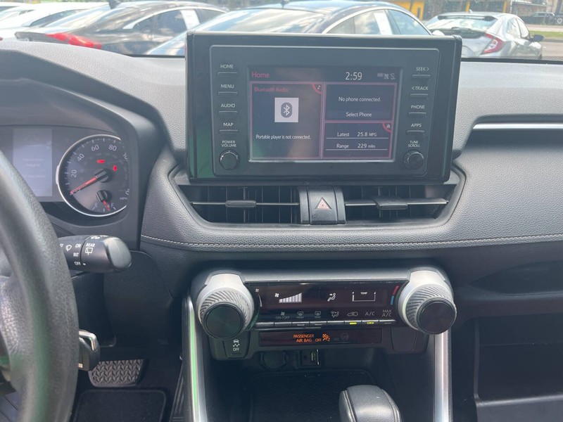 Toyota RAV4 Vehicle Image 09
