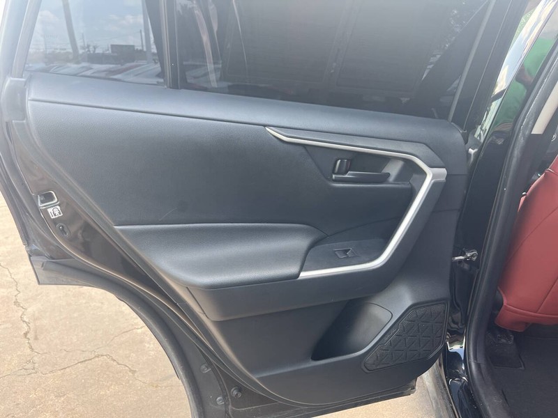 Toyota RAV4 Vehicle Image 11