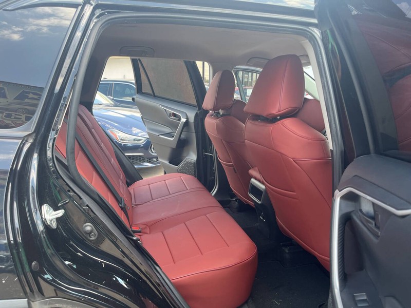 Toyota RAV4 Vehicle Image 14