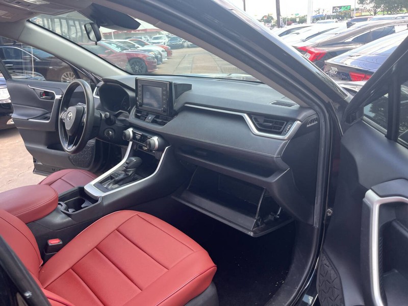 Toyota RAV4 Vehicle Image 16