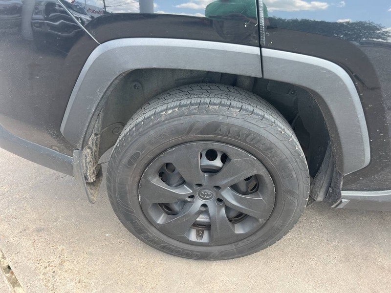 Toyota RAV4 Vehicle Image 17