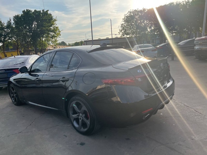 Alfa Romeo Giulia Vehicle Image 04