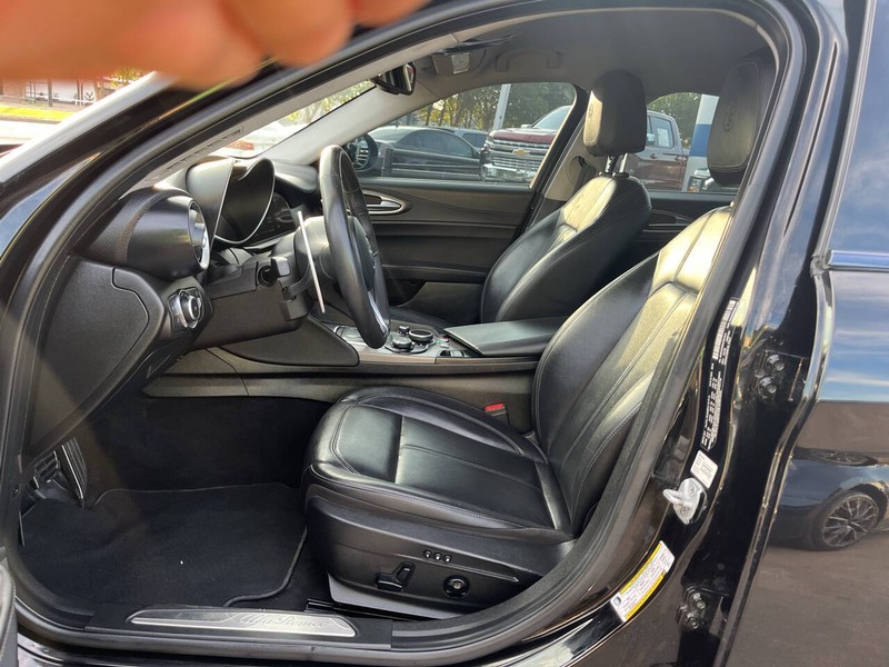Alfa Romeo Giulia Vehicle Image 06