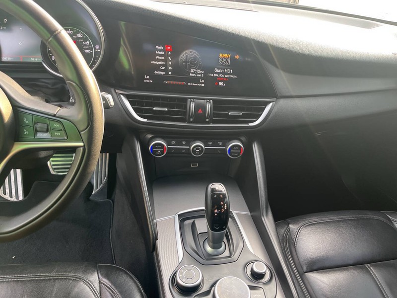 Alfa Romeo Giulia Vehicle Image 11